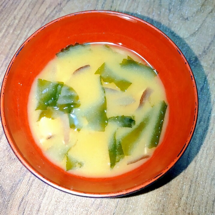 毎日のお味噌汁256杯目*ワカメと生椎茸